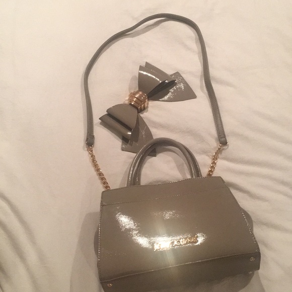 betsy johnson light grey handbag - Picture 2 of 6